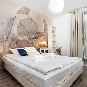 Apartment Blossom - Old Town - By Upstairs, Krakow