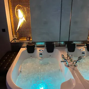 Apartment Z Jacuzzi W Sercu Krakowa, Krakow