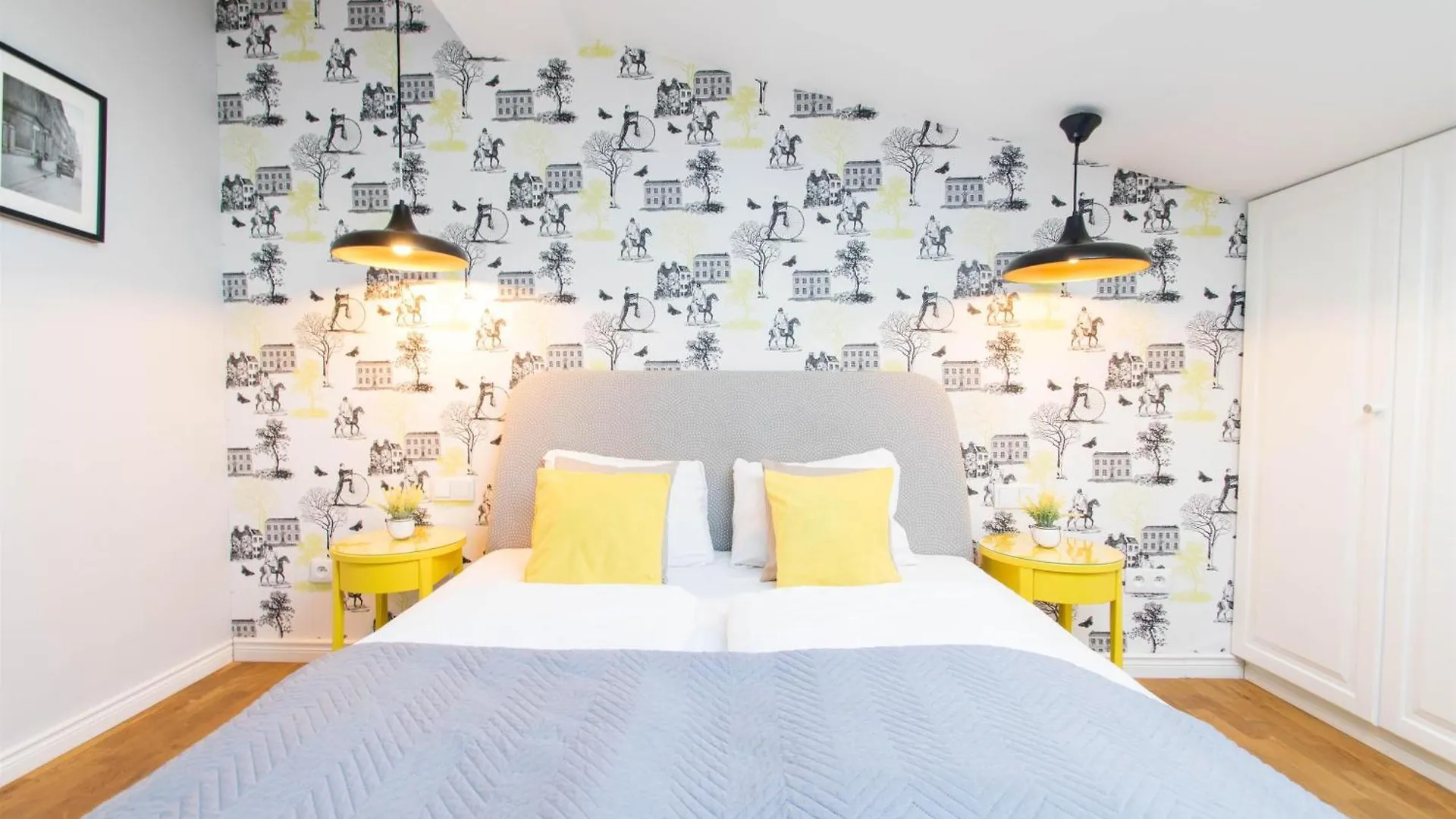 Krupnicza Modern Old Town Apartments - By Upstairs Krakow
