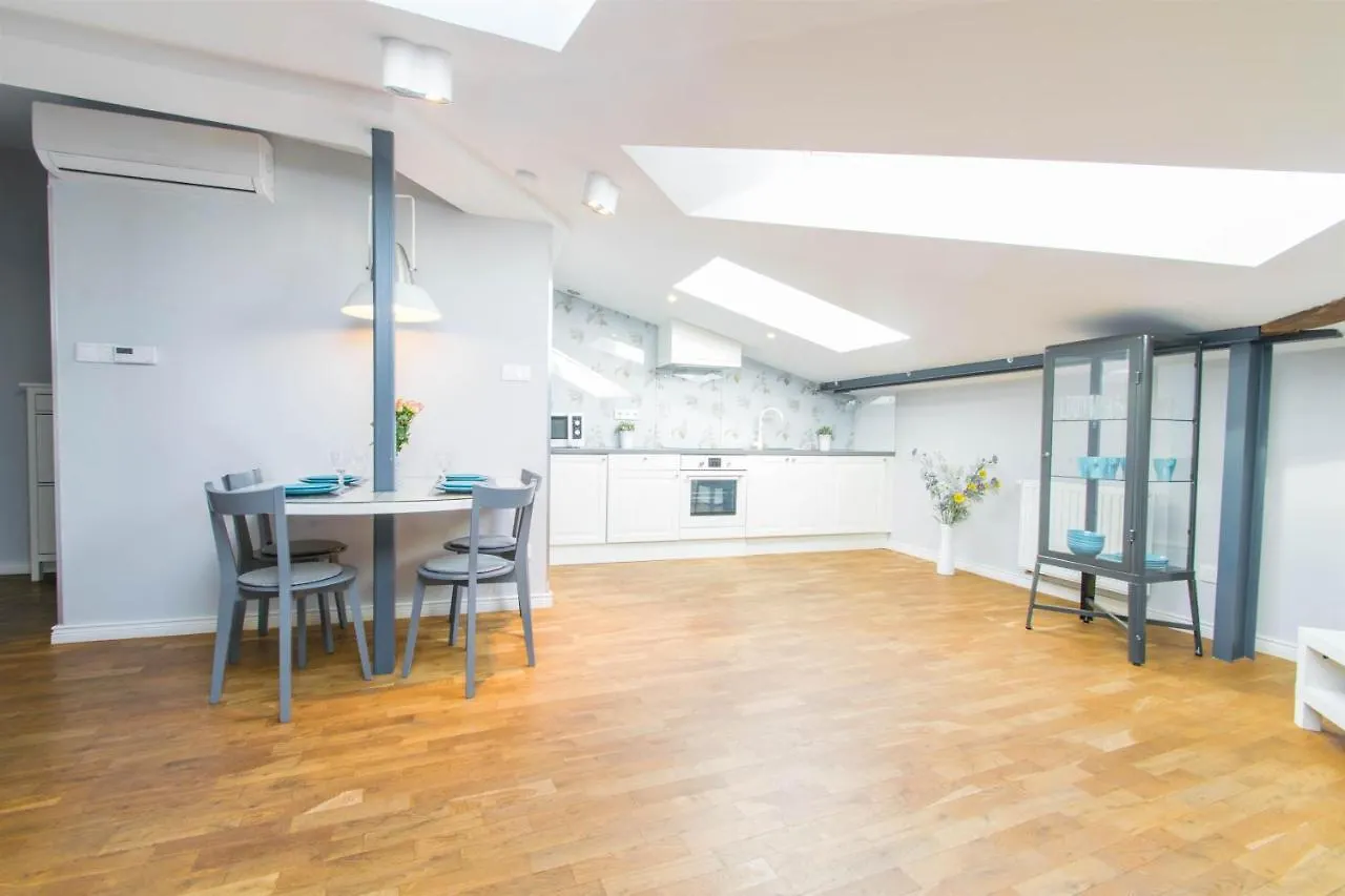 Krupnicza Modern Old Town Apartments - By Upstairs Krakow Poland