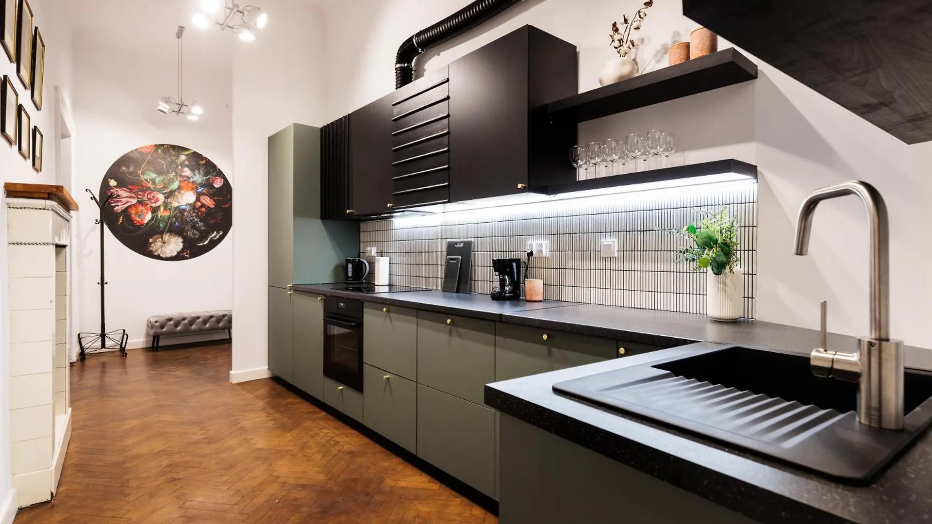 Krupnicza Modern Old Town Apartments - By Upstairs Krakow