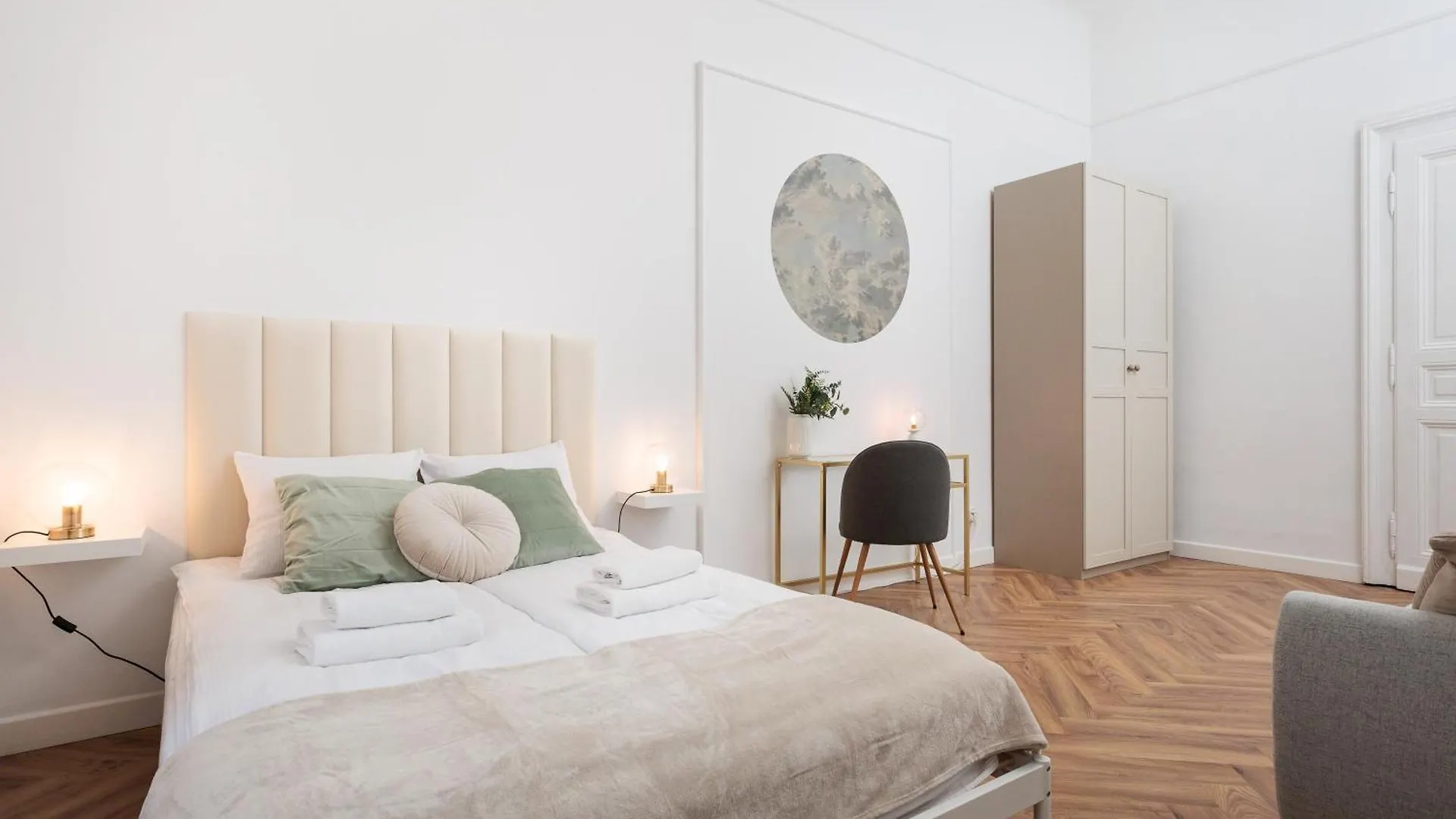 Krupnicza Modern Old Town Apartments - By Upstairs Krakow Poland