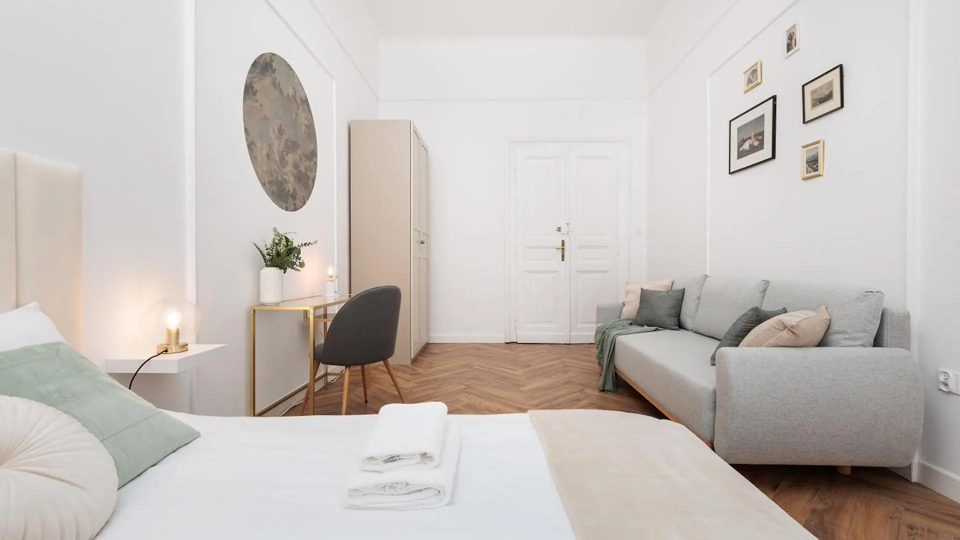 Krupnicza Modern Old Town Apartments - By Upstairs Krakow