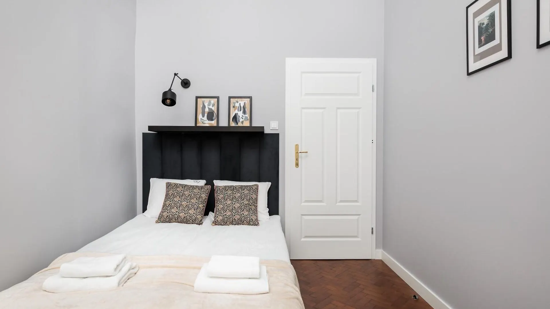Krupnicza Modern Old Town Apartments - By Upstairs Krakow