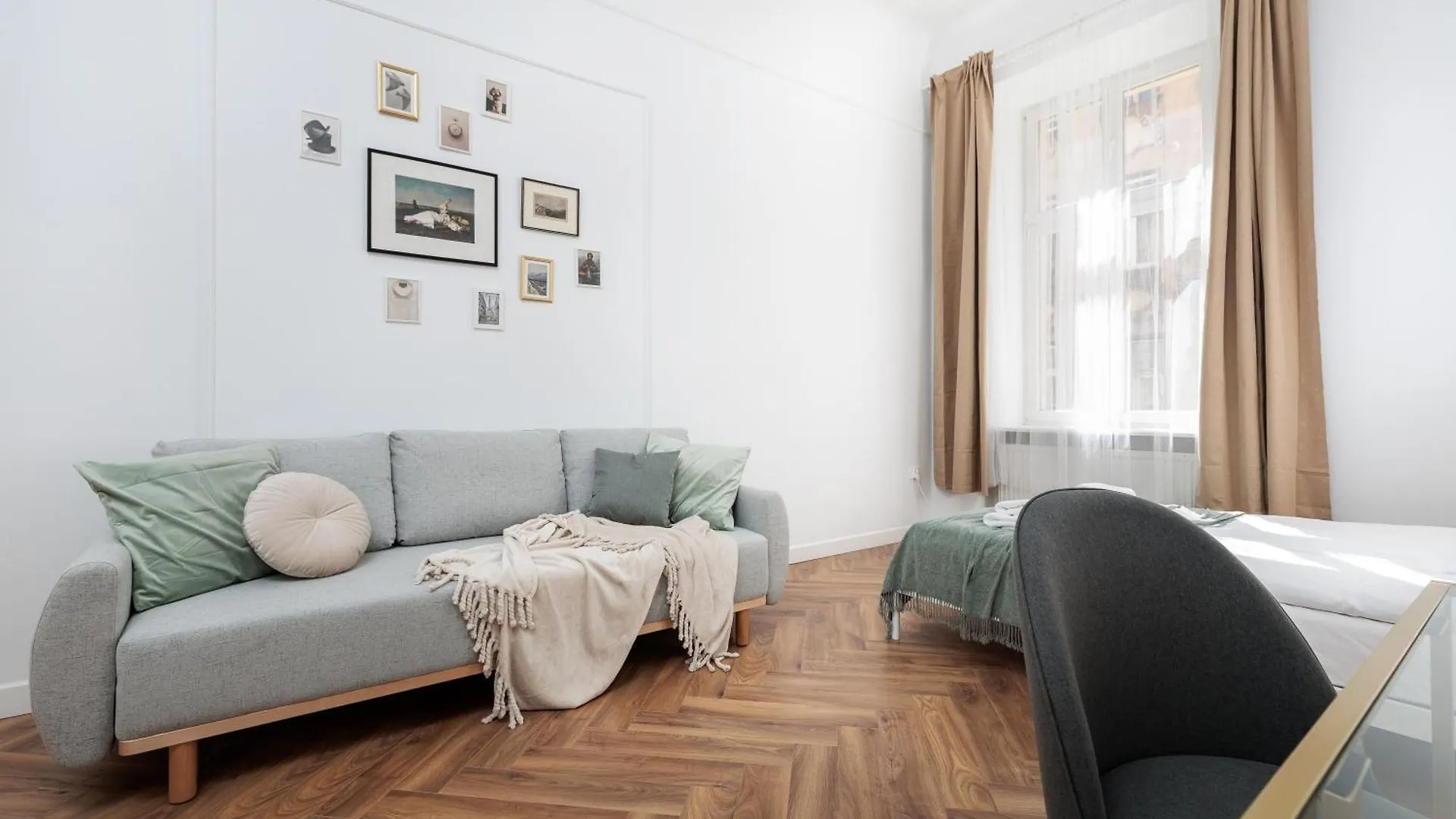 Krupnicza Modern Old Town Apartments - By Upstairs Krakow Poland