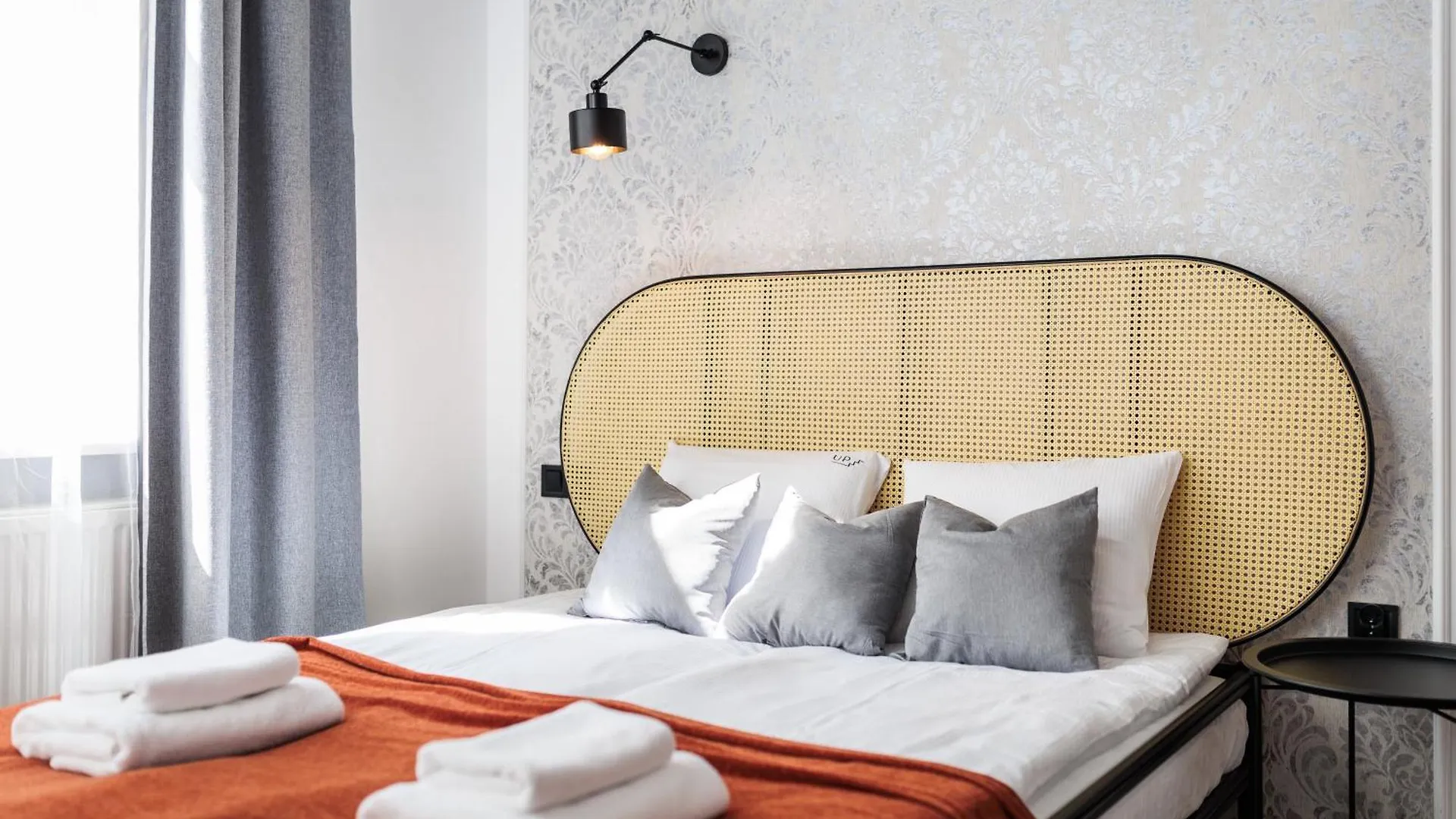 Krupnicza Modern Old Town Apartments - By Upstairs Krakow